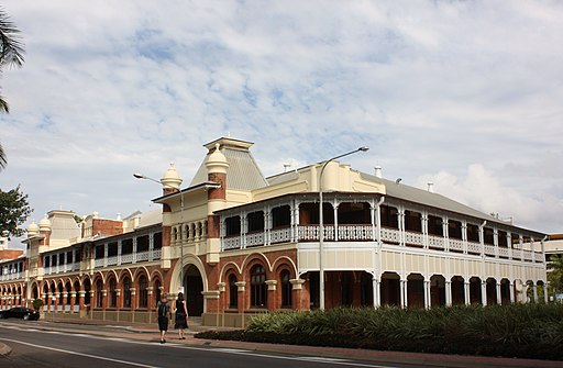 512px-Former_Queen's_Hotel,_The_Strand,_Townsville,_established_1872